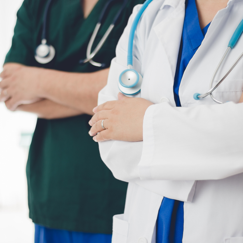 doctores para correccion exceso piel